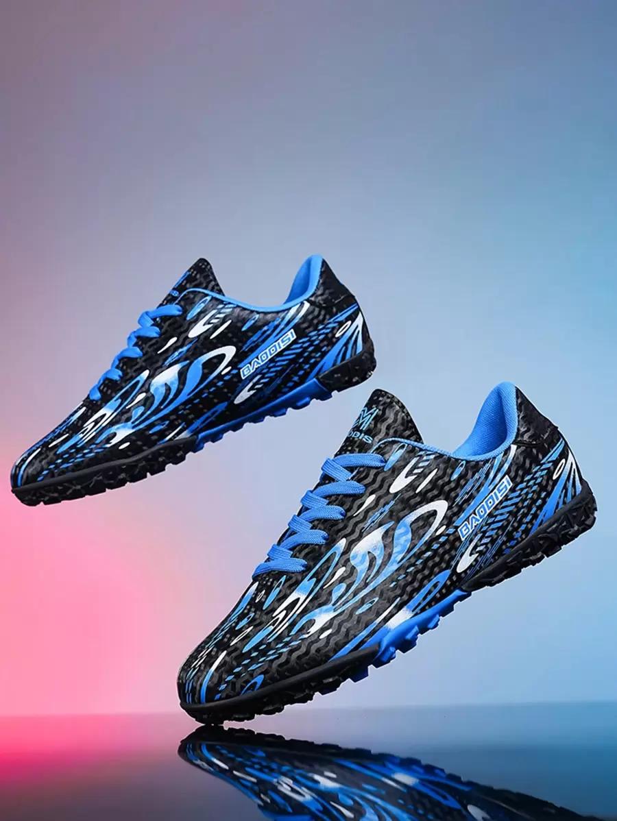 niebieskie buty sportowe wzór