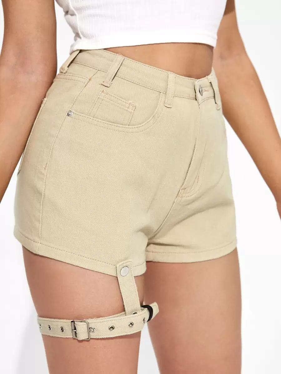 beżowe spodenki jeans