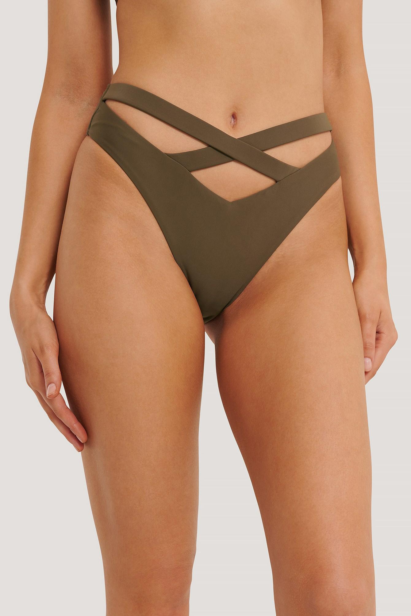 BRĄZOWY DÓŁ OD BIKINI WYCIĘCIA