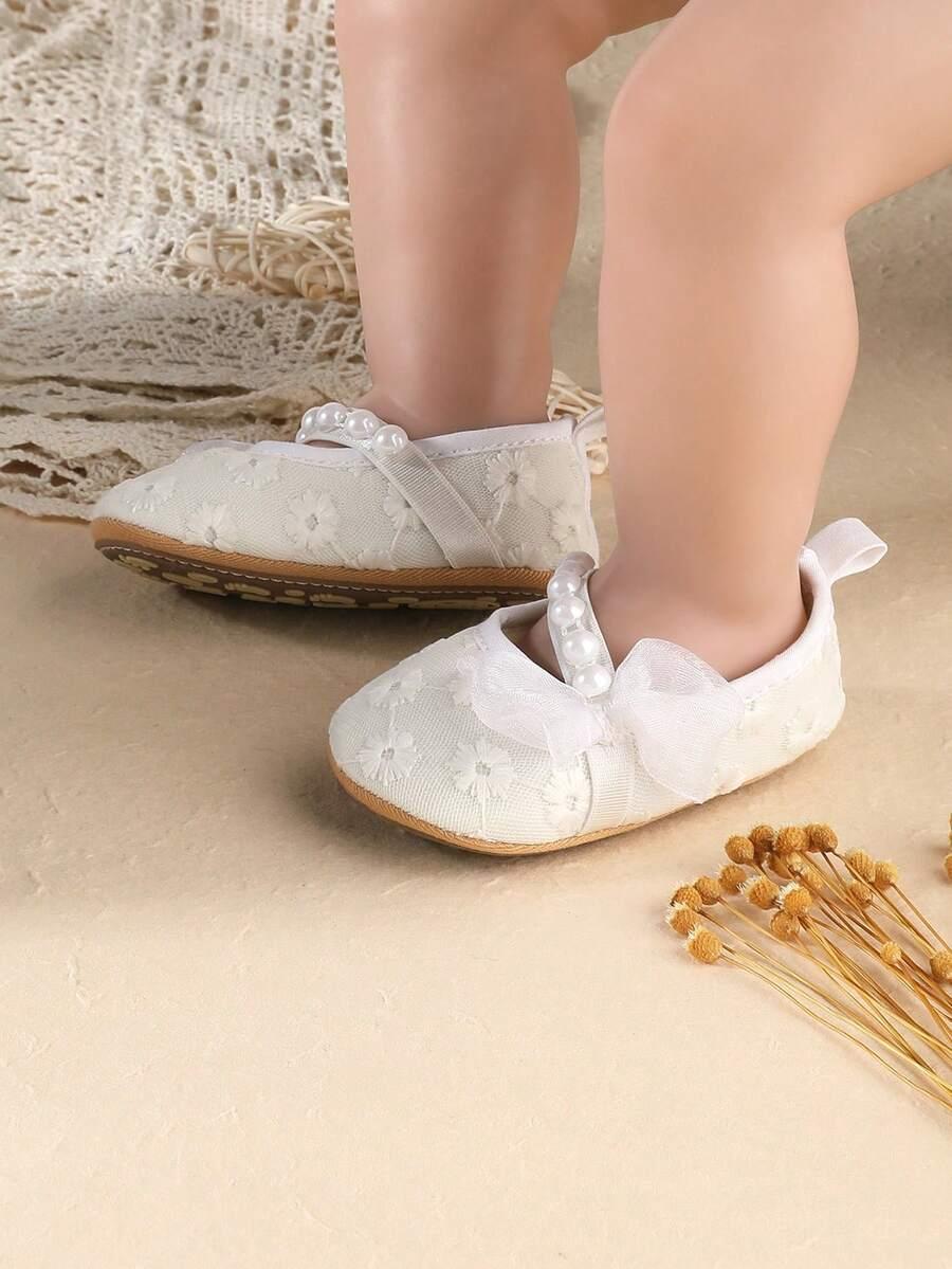 białe buty zdobienie