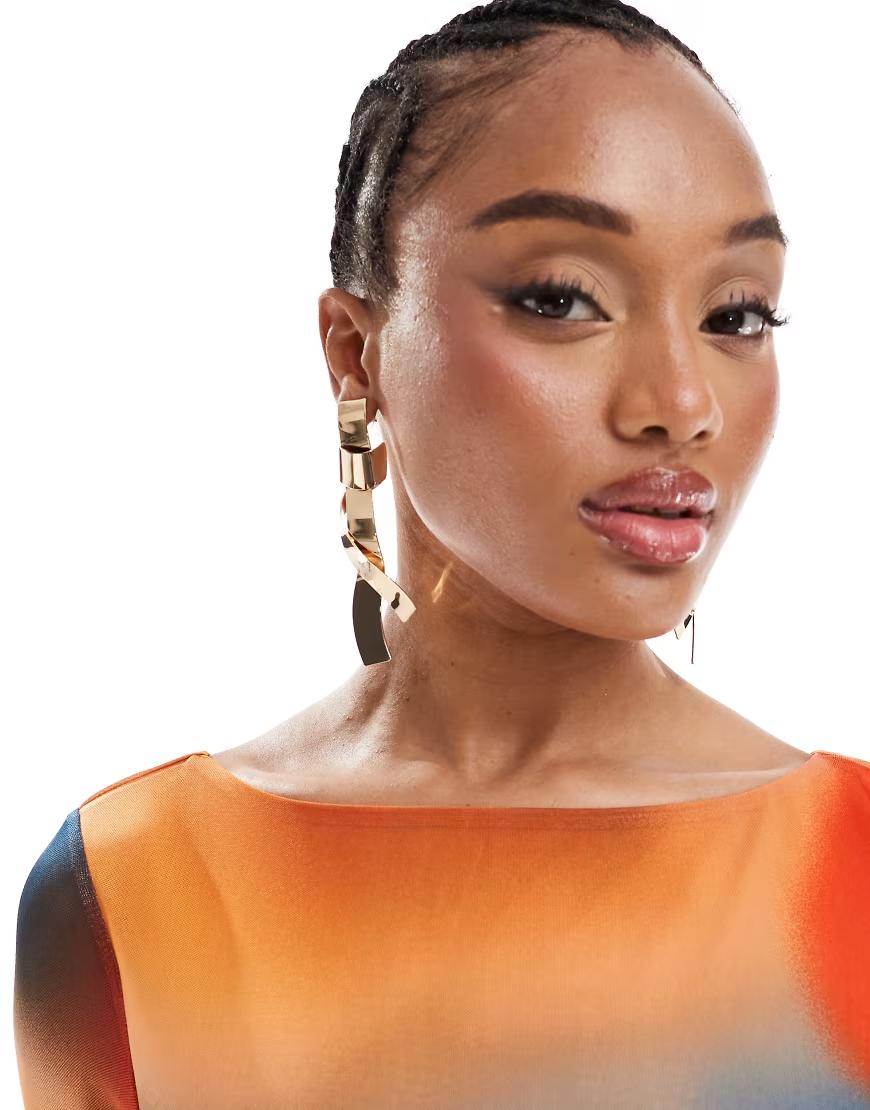 wiszące złote kolczyki połysk zdobienie splot