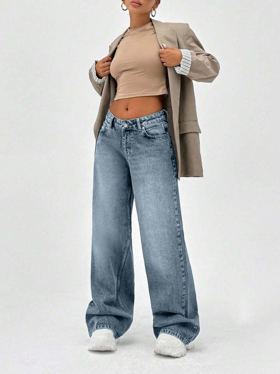 niebieskie spodnie jeans