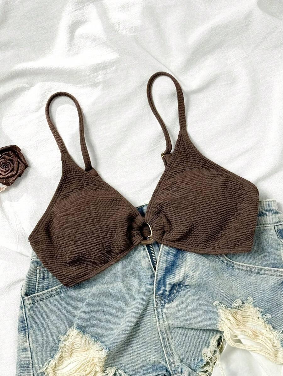brązowa góra od bikini