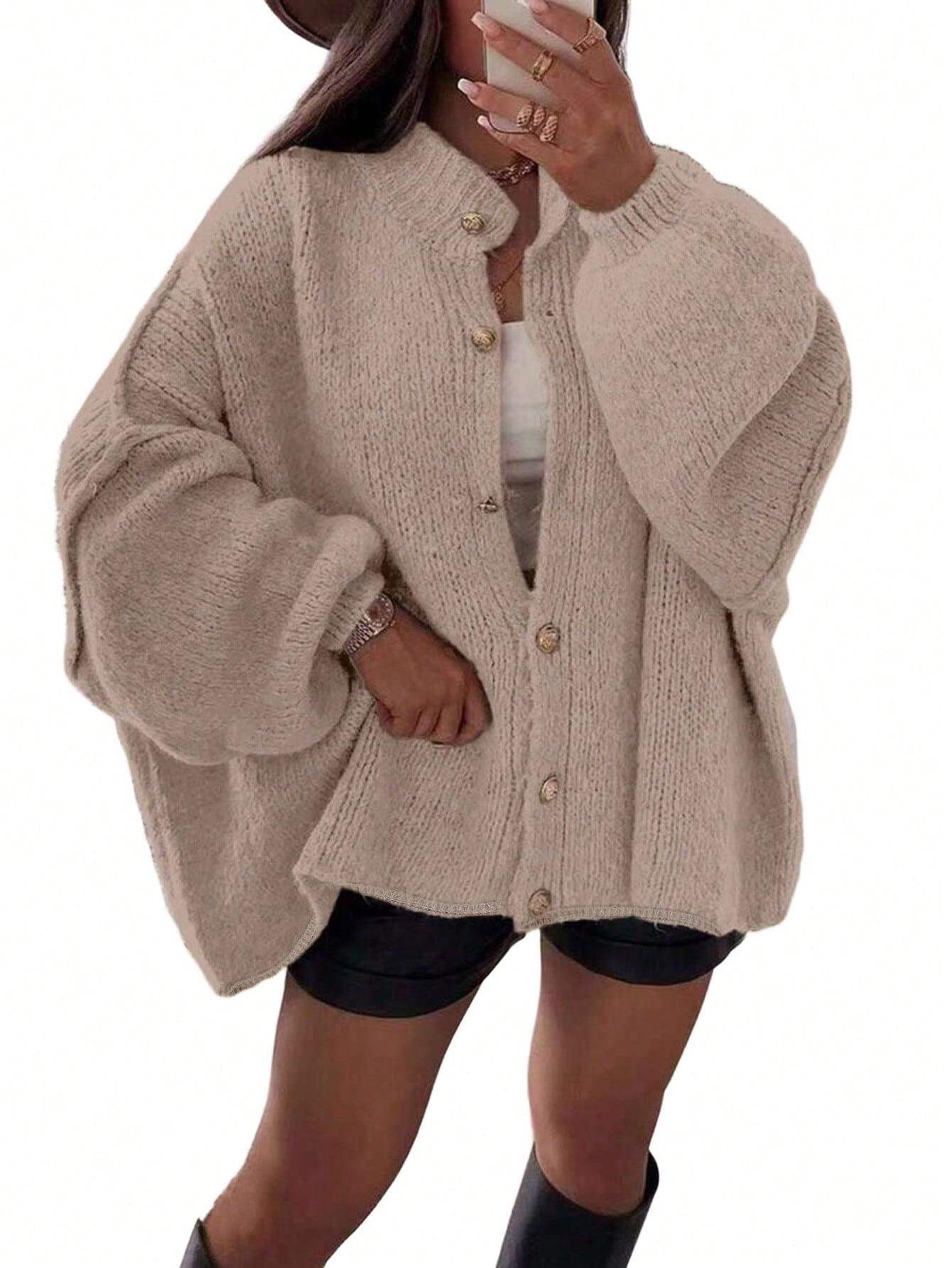 beżowy sweter guziki