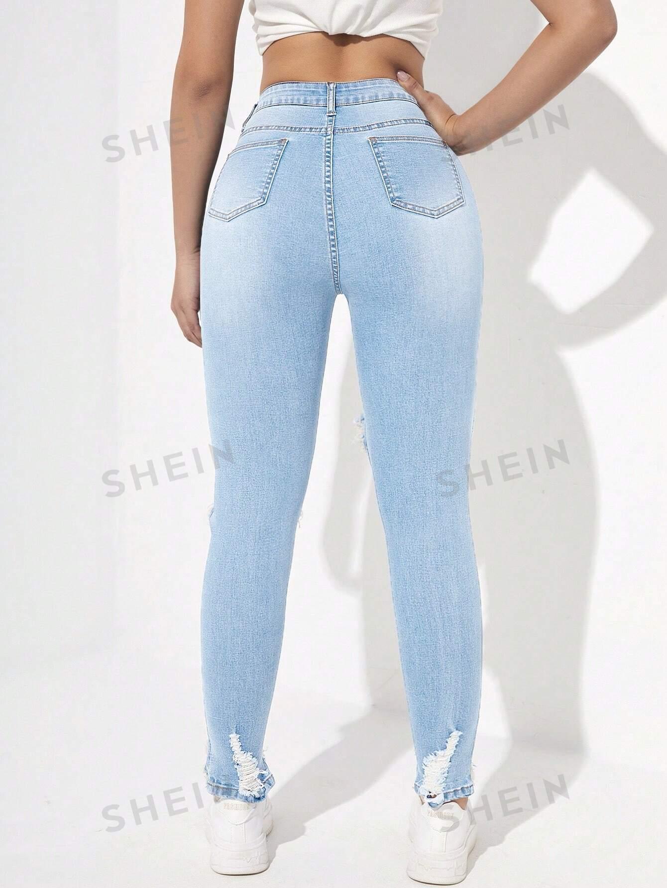 niebieskie spodnie jeans przetarcia