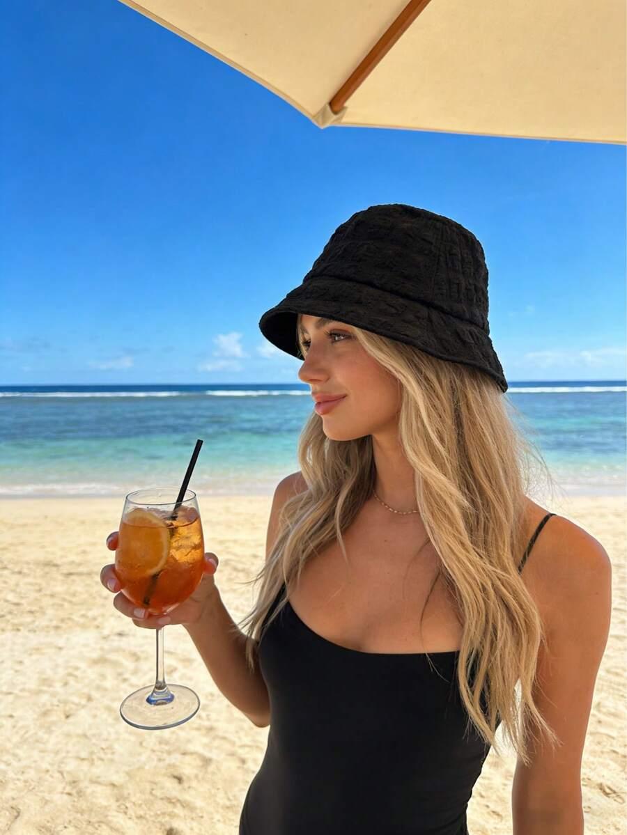 czarna czapka bucket