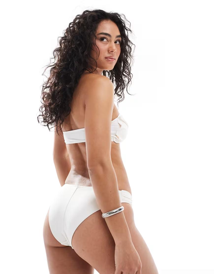 dół od bikini marszczenie