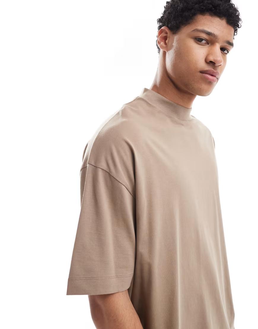 BEŻOWY T-SHIRT OKRĄGŁY DEKOLT