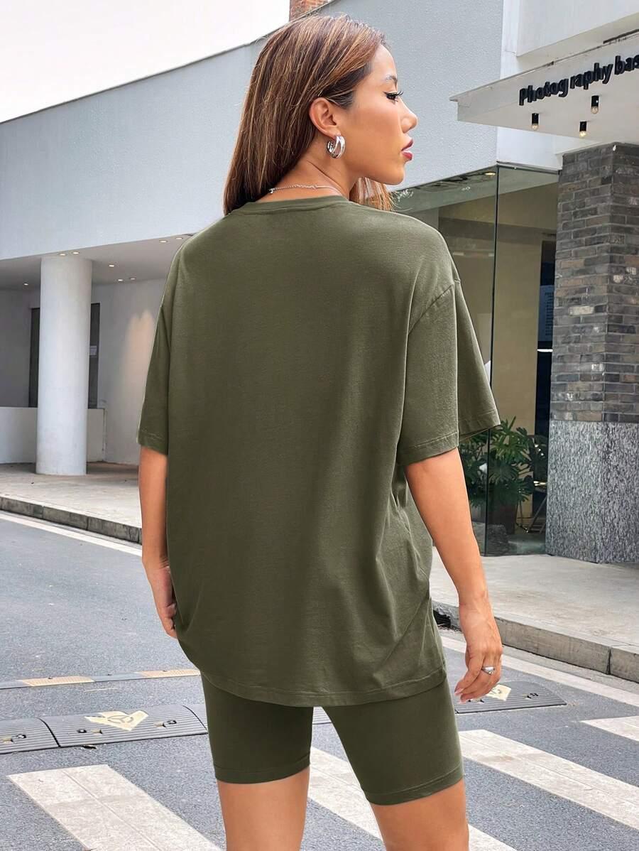 zielony t-shirt naszywka