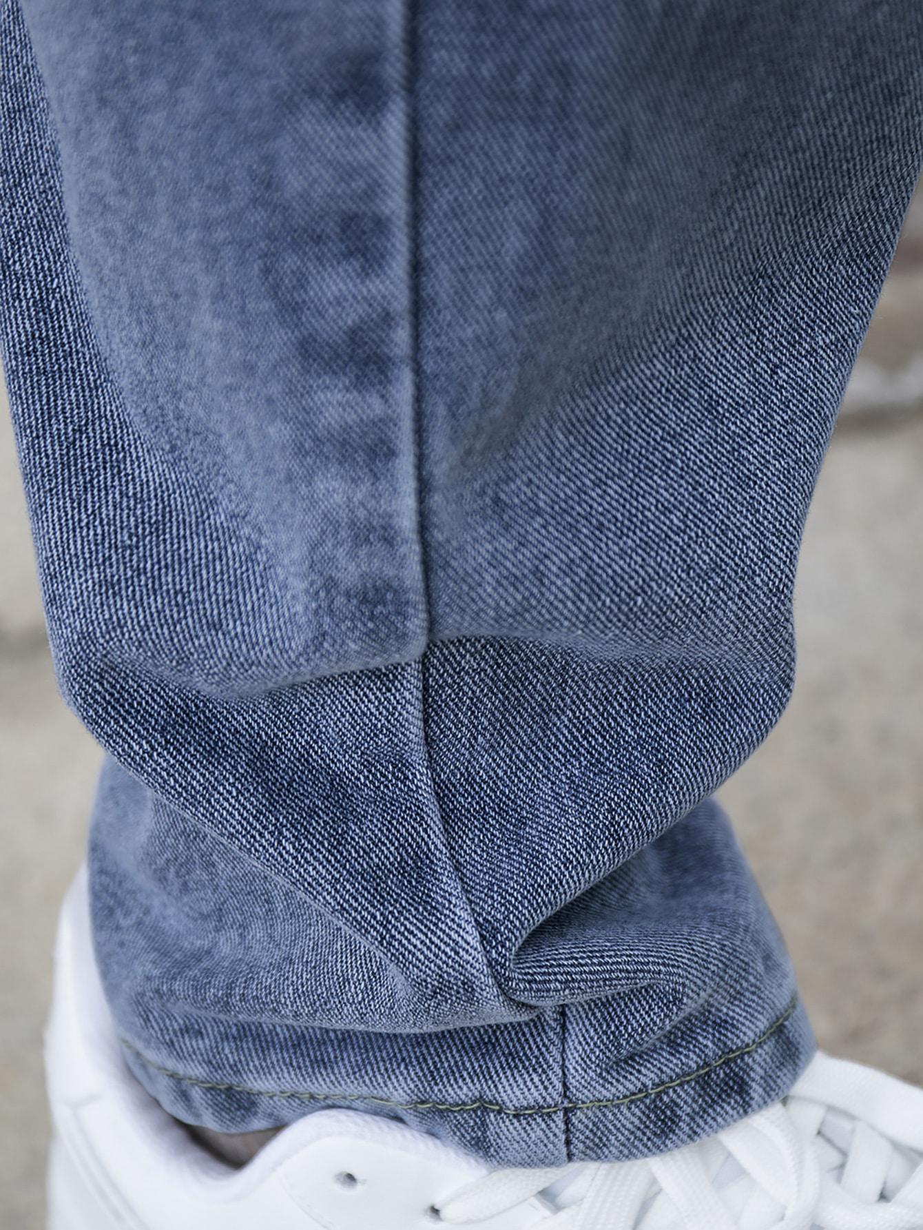 niebieskie spodnie jeans