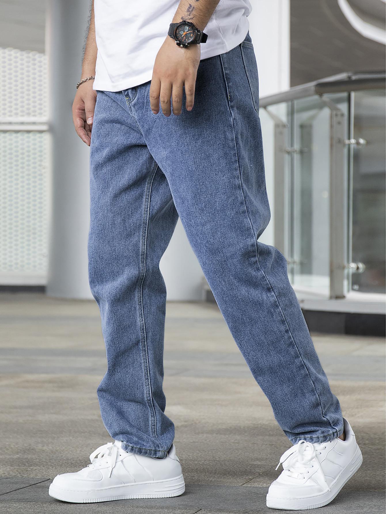 niebieskie spodnie jeans