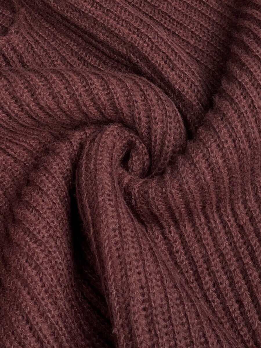 brązowy sweter ozdobne guziki