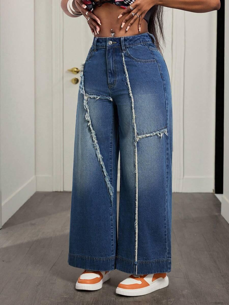 niebieskie spodnie jeans