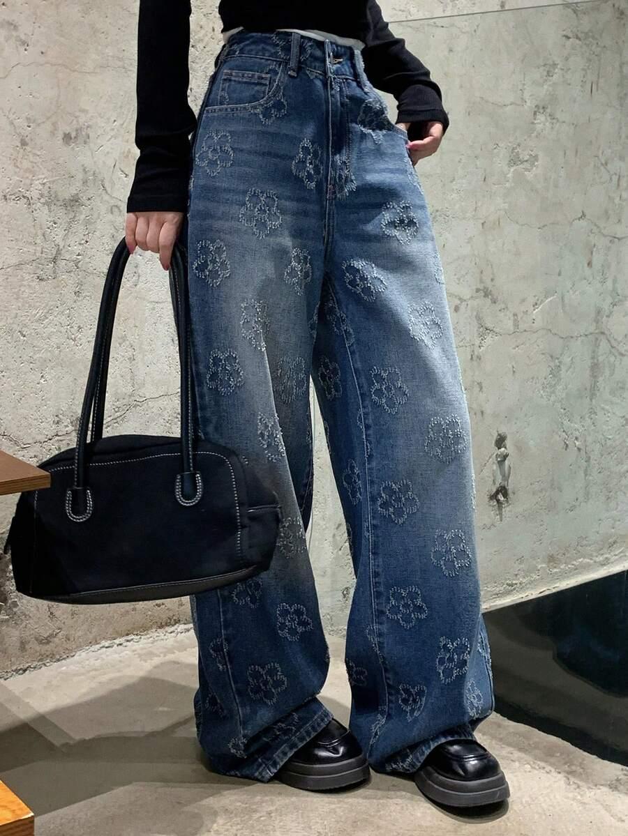 niebieskie spodnie jeans