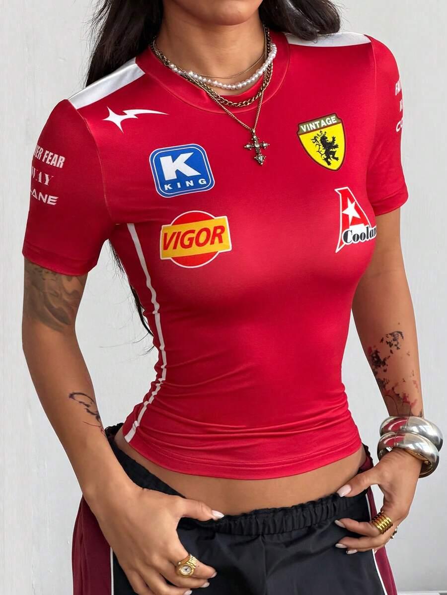 czerwona bluzka wzór
