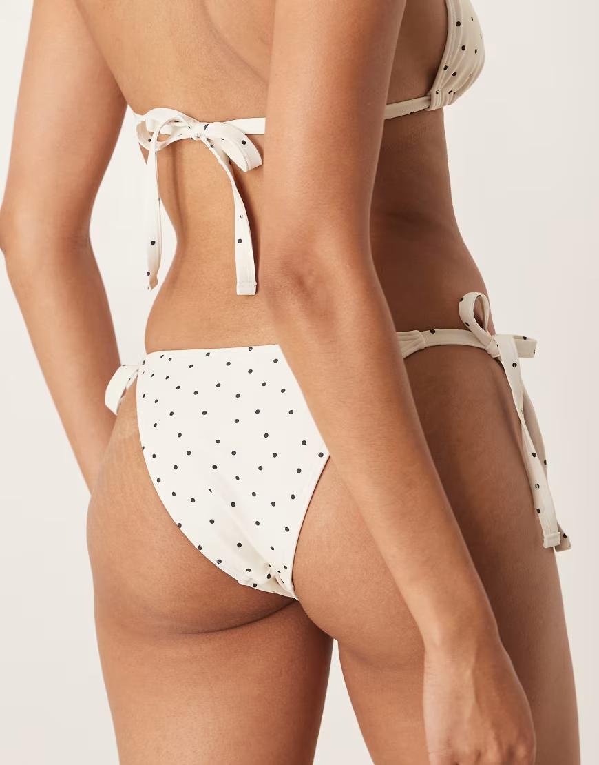 DÓŁ OD BIKINI
