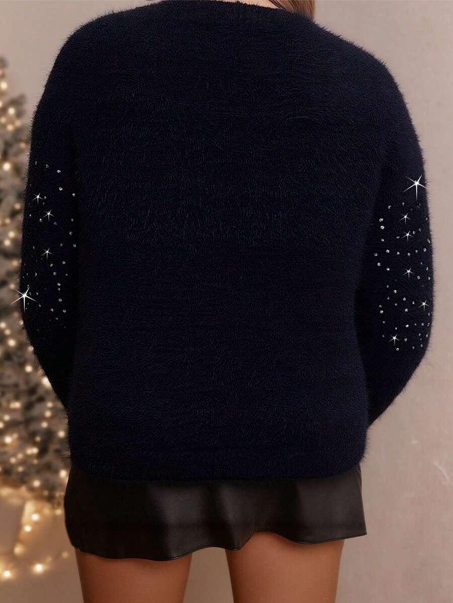granatowy sweter zdobienie