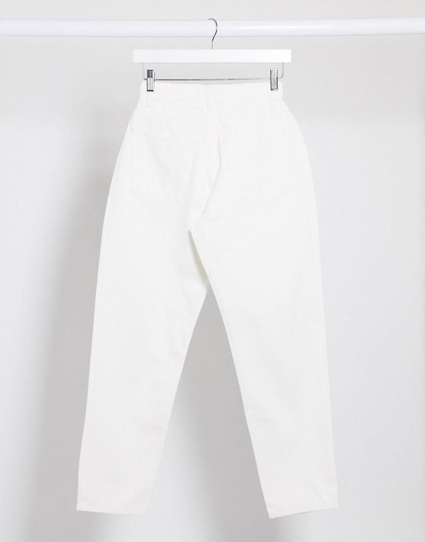białe spodnie jeans
