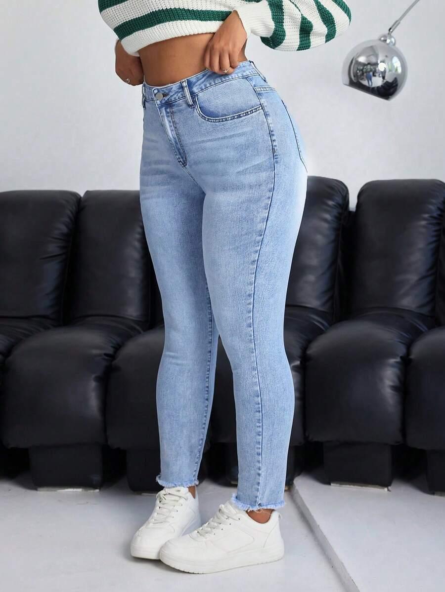 JEANSY Z WYSOKIM STANEM