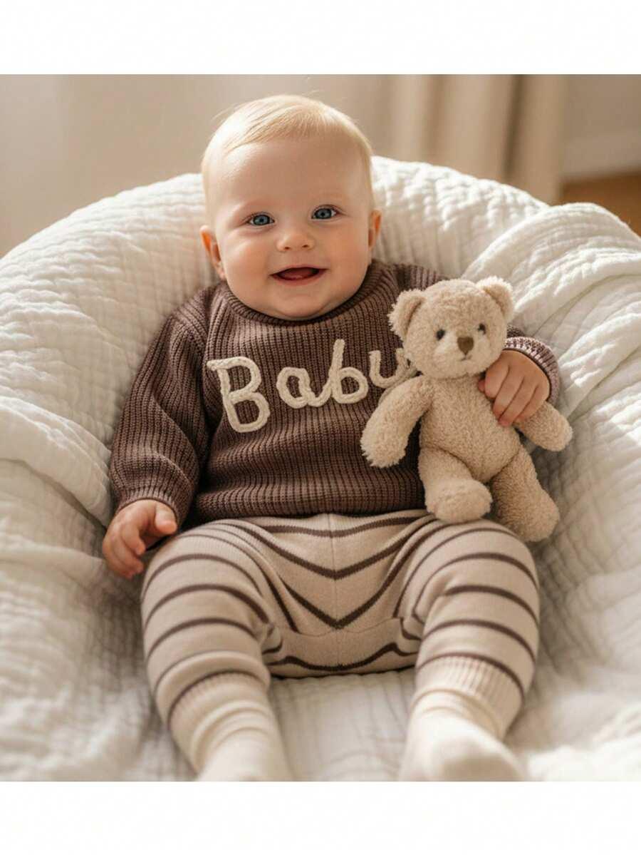 komplet sweter spodnie wzór paski 