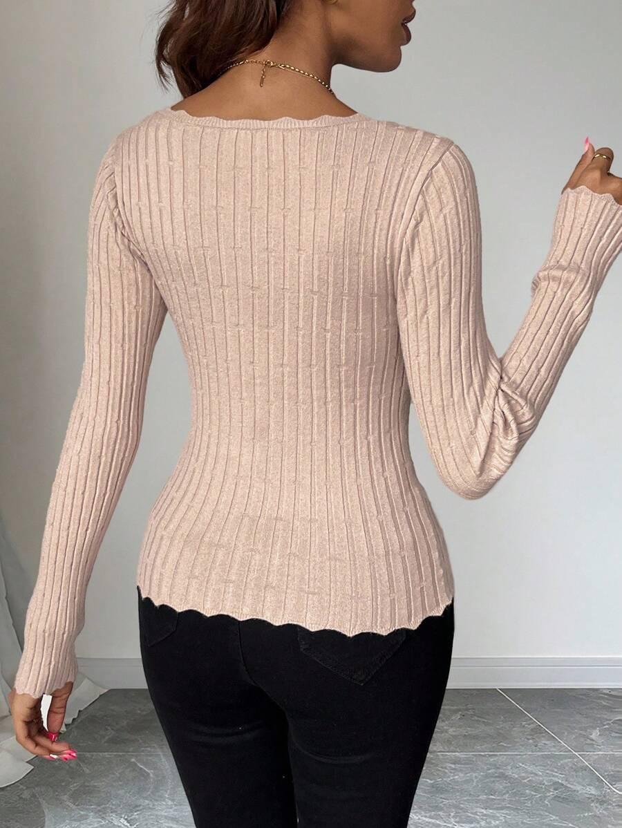beżowy sweter guziki