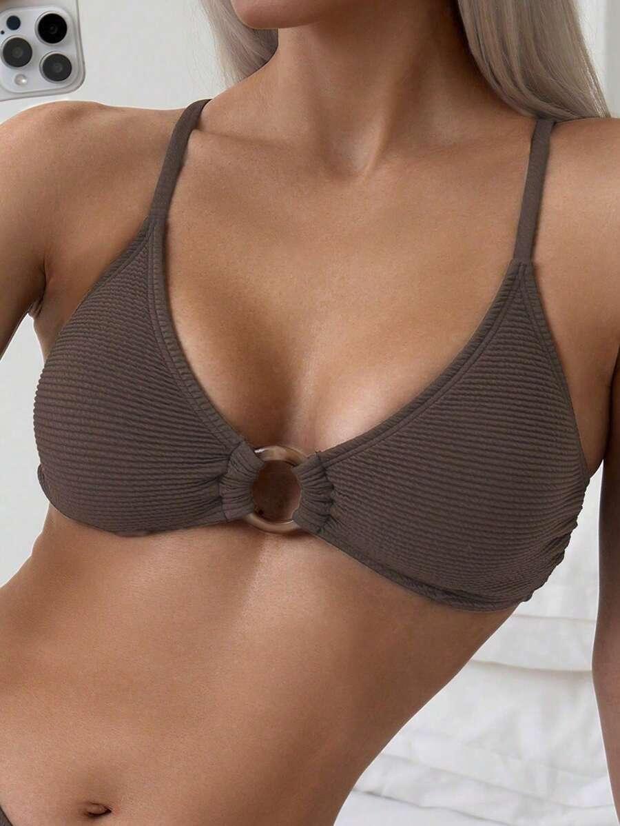 brązowa góra od bikini