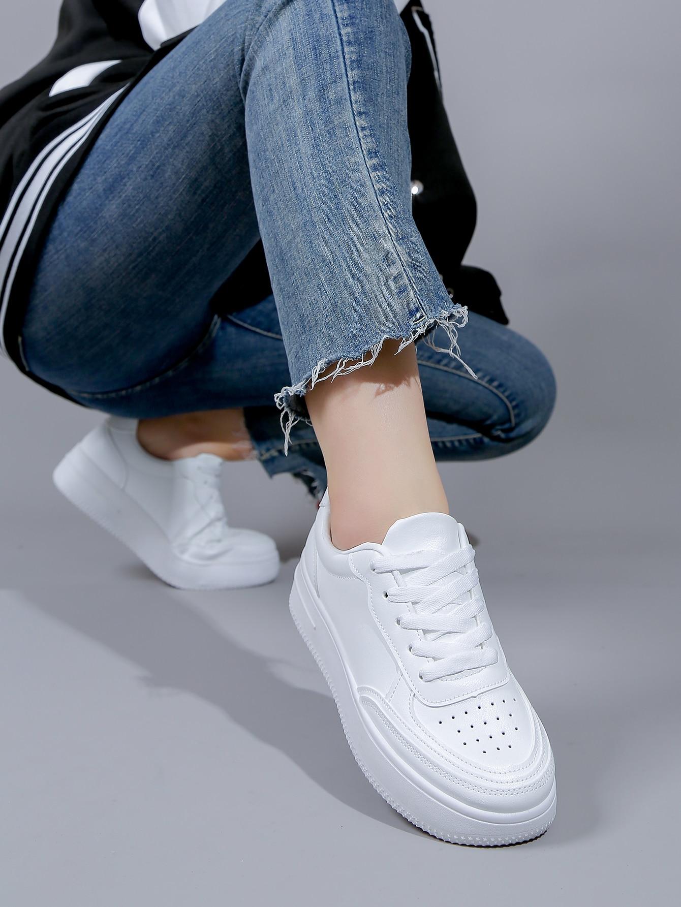 BIAŁE SZNUROWANE BUTY SPORTOWE