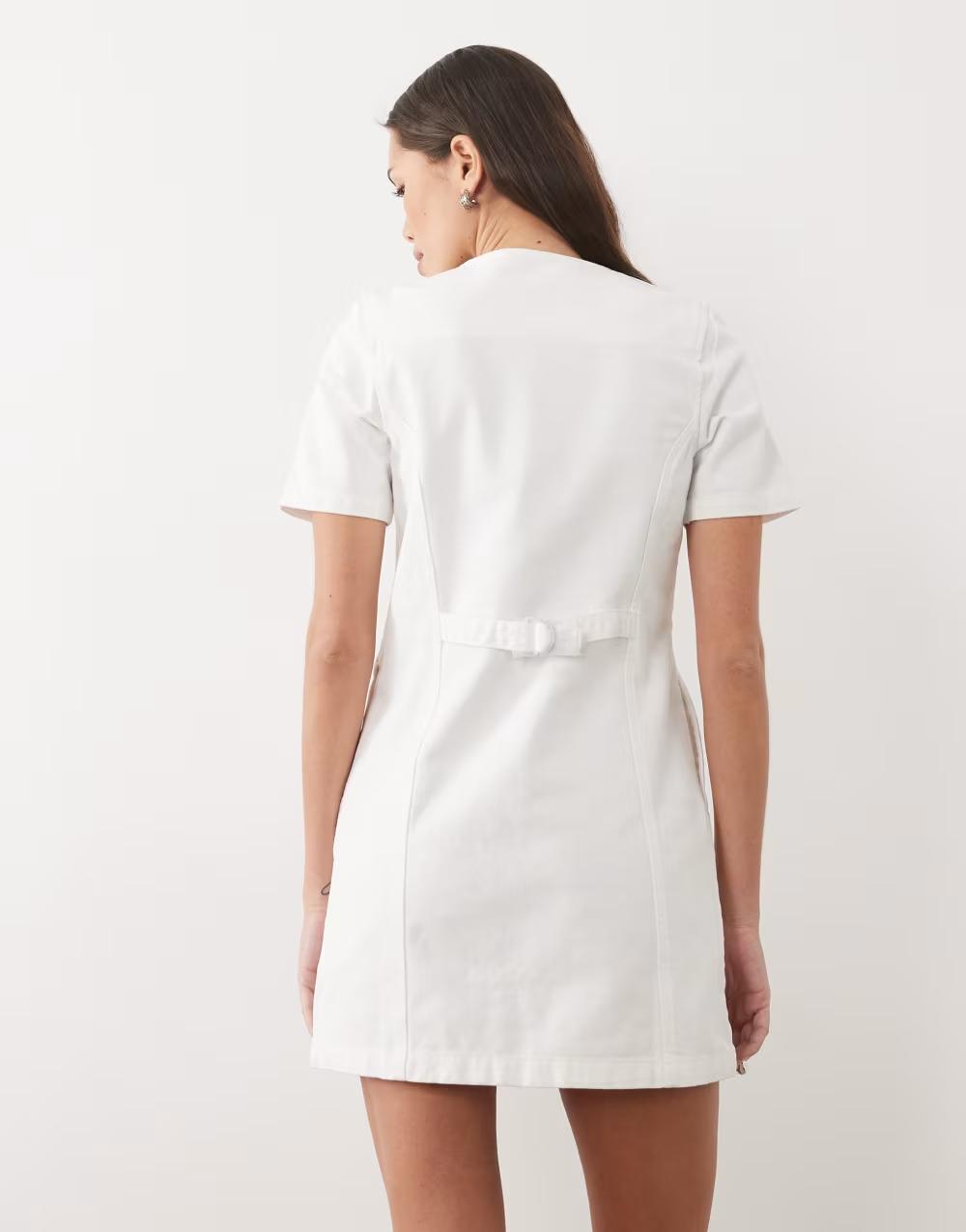 BIAŁA MINI JEANSOWA SUKIENKA V-NECK