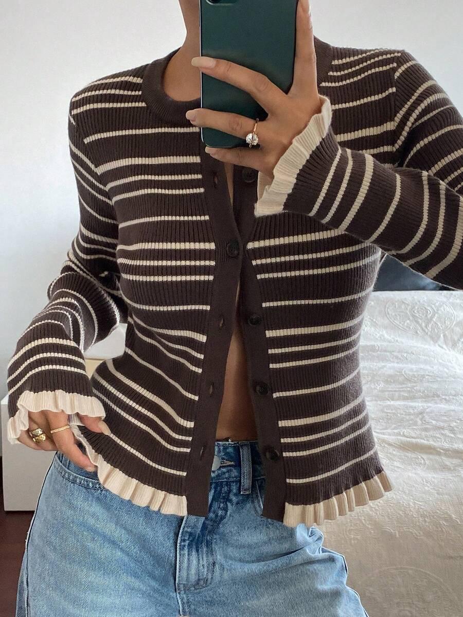 sweter w paski guziki