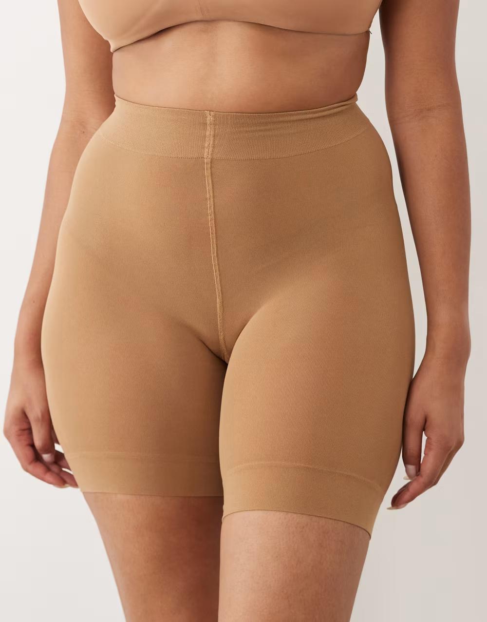 BEŻOWE SPODENKI PRZECIW OTARCIOM