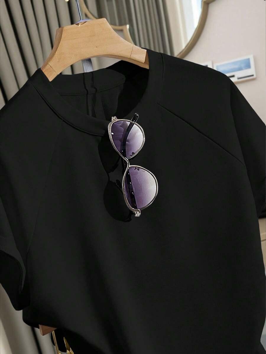 czarny t-shirt okrągły dekolt