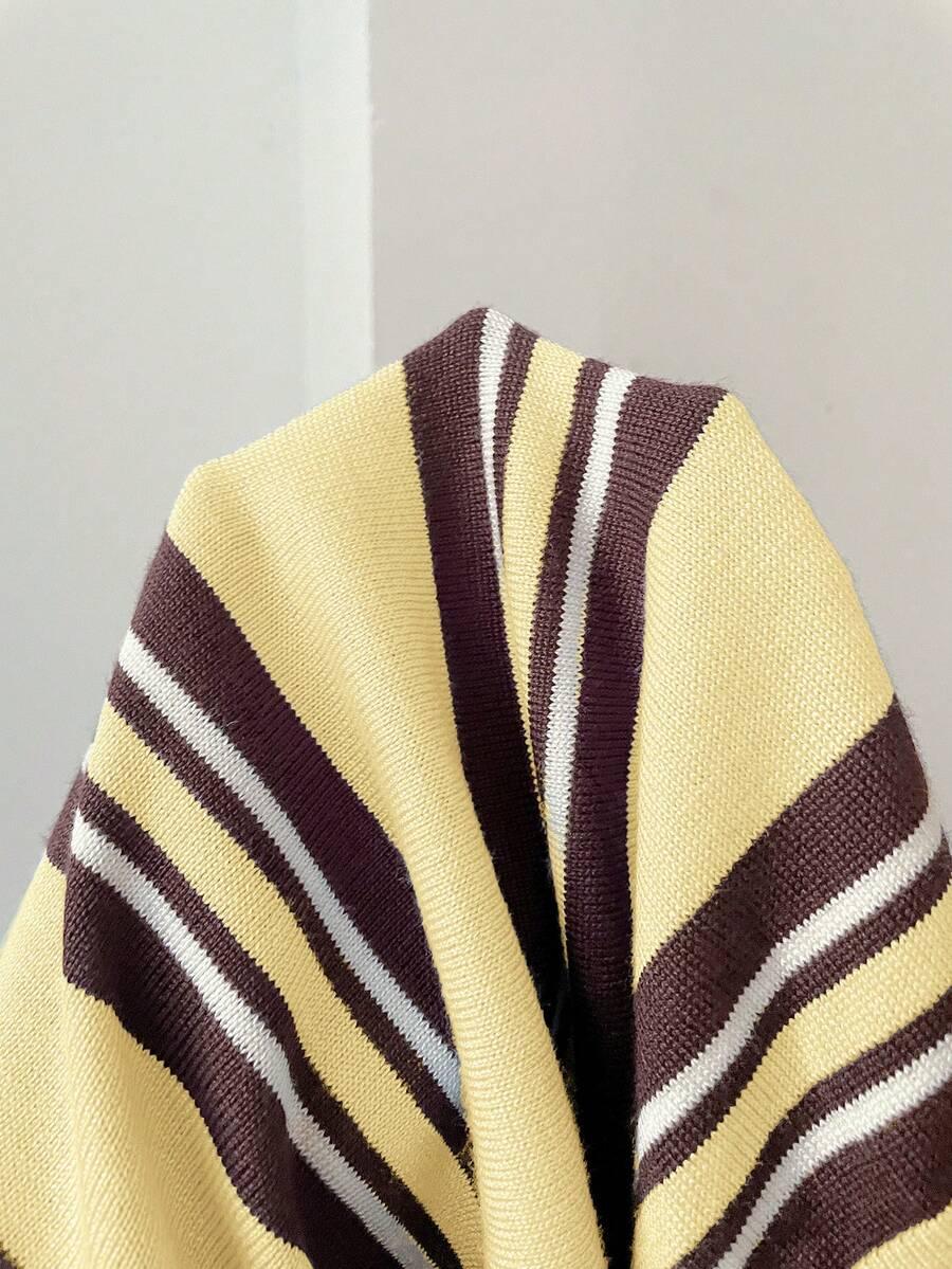 dzianinowy sweter wzór paski 