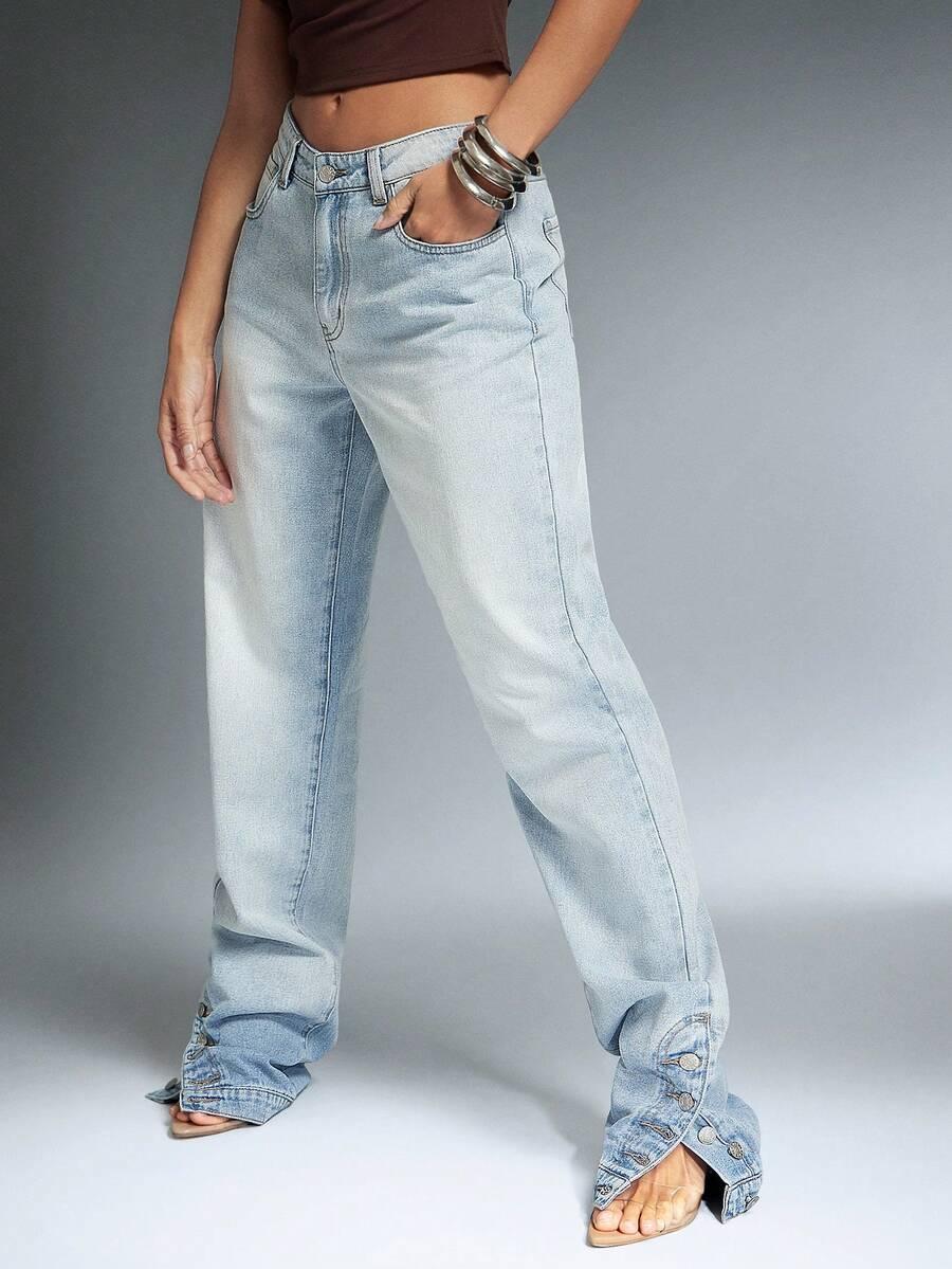 niebieskie spodnie jeans 