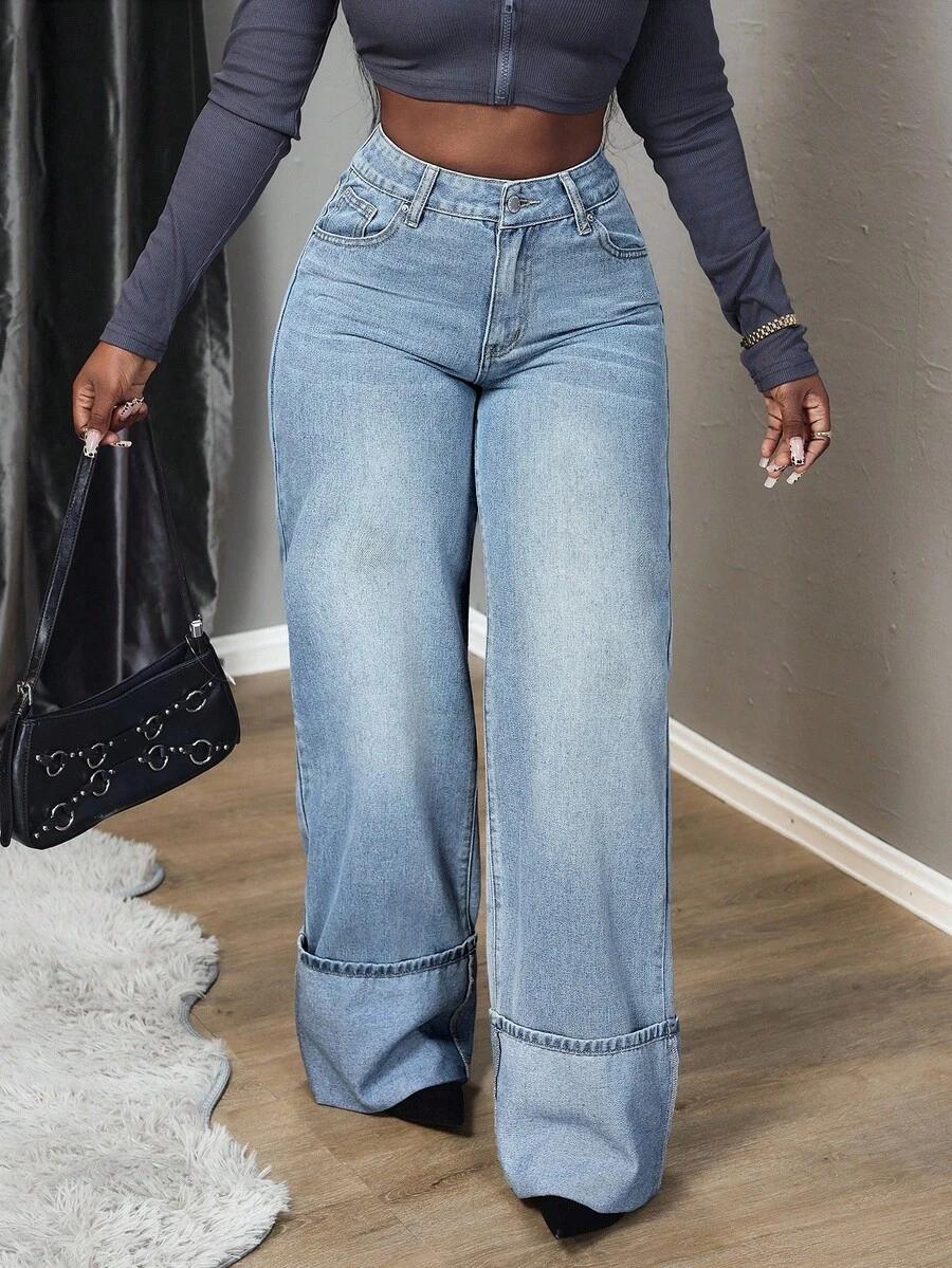 niebieskie spodnie jeans