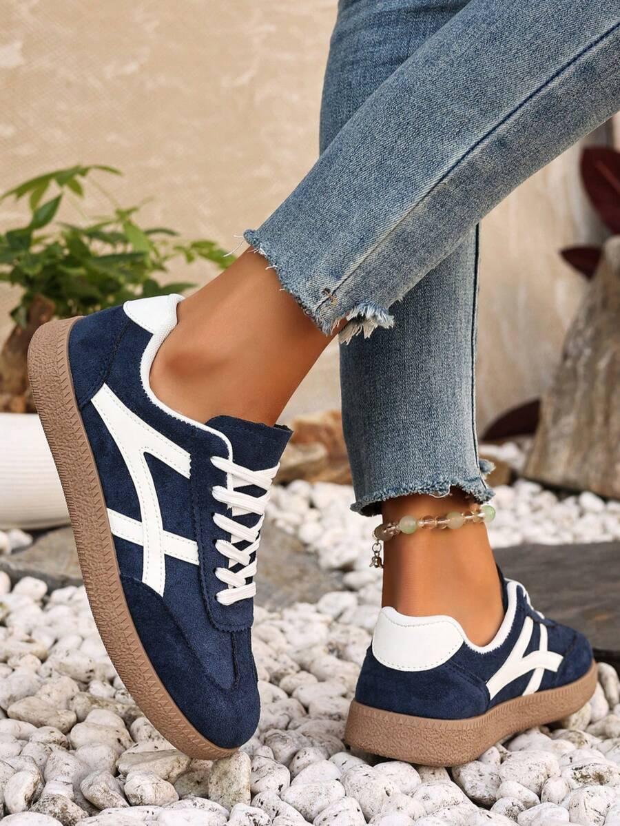 sznurowane buty sportowe