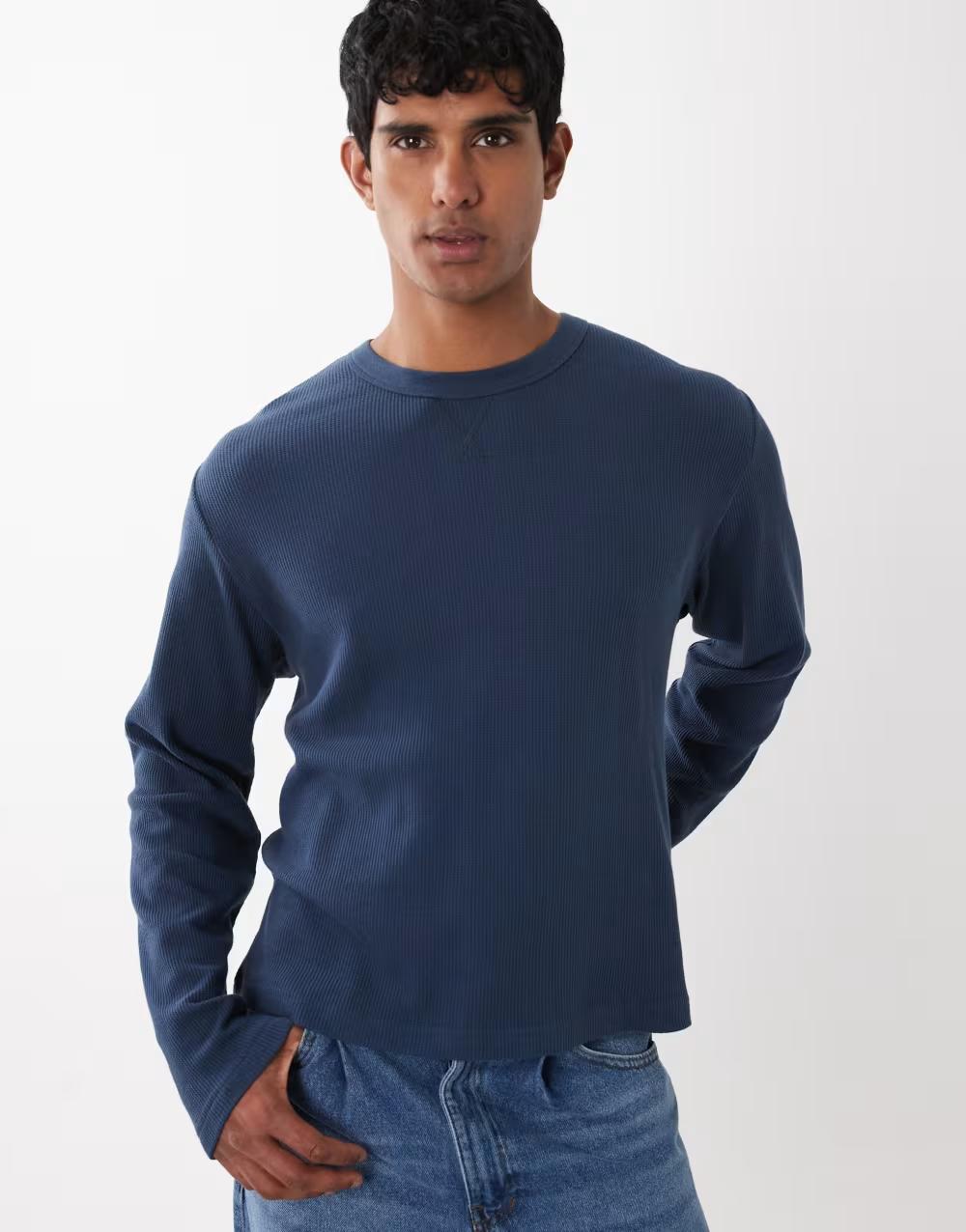 granatowa koszulka z długim rękawem