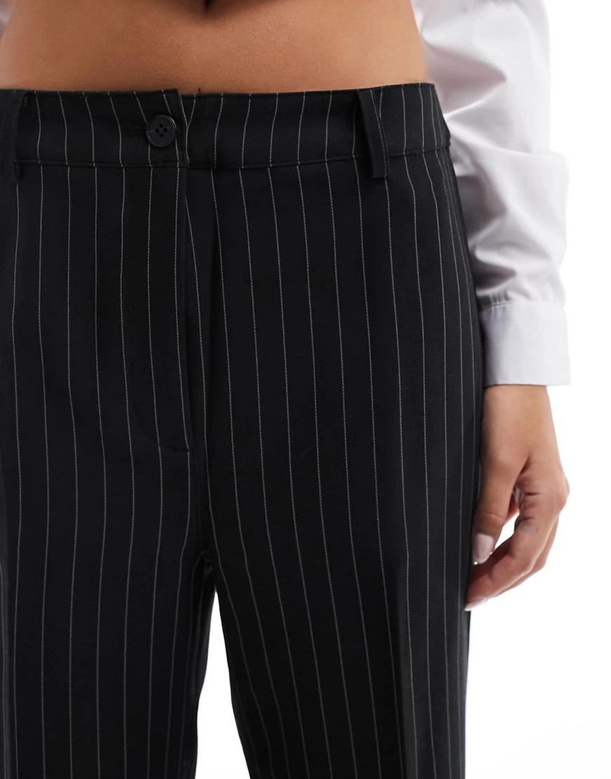 eleganckie spodnie paski kontrast