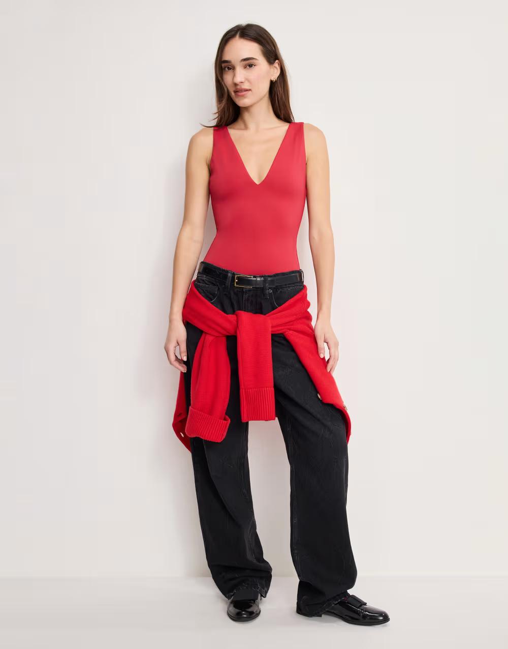czerwone body bez rękawów v-neck
