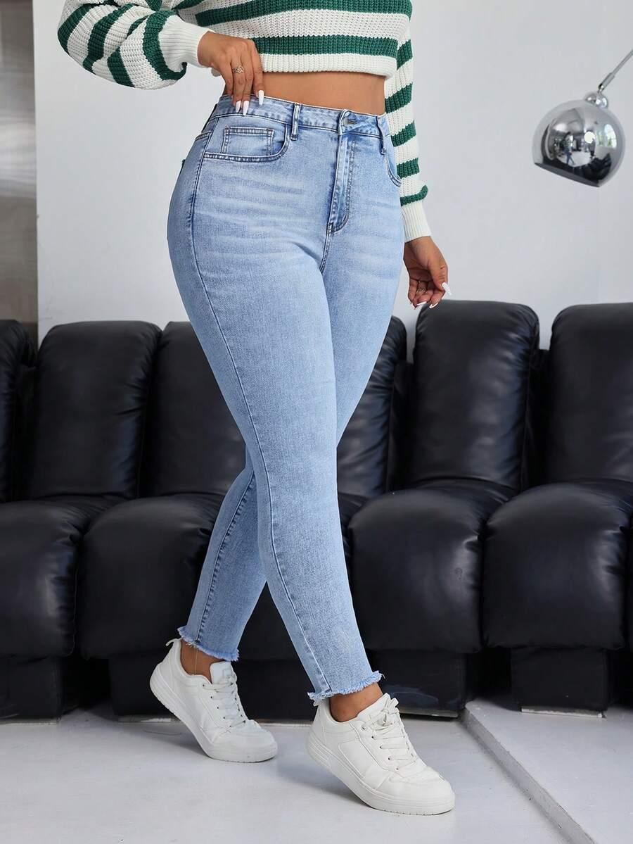 JEANSY Z WYSOKIM STANEM