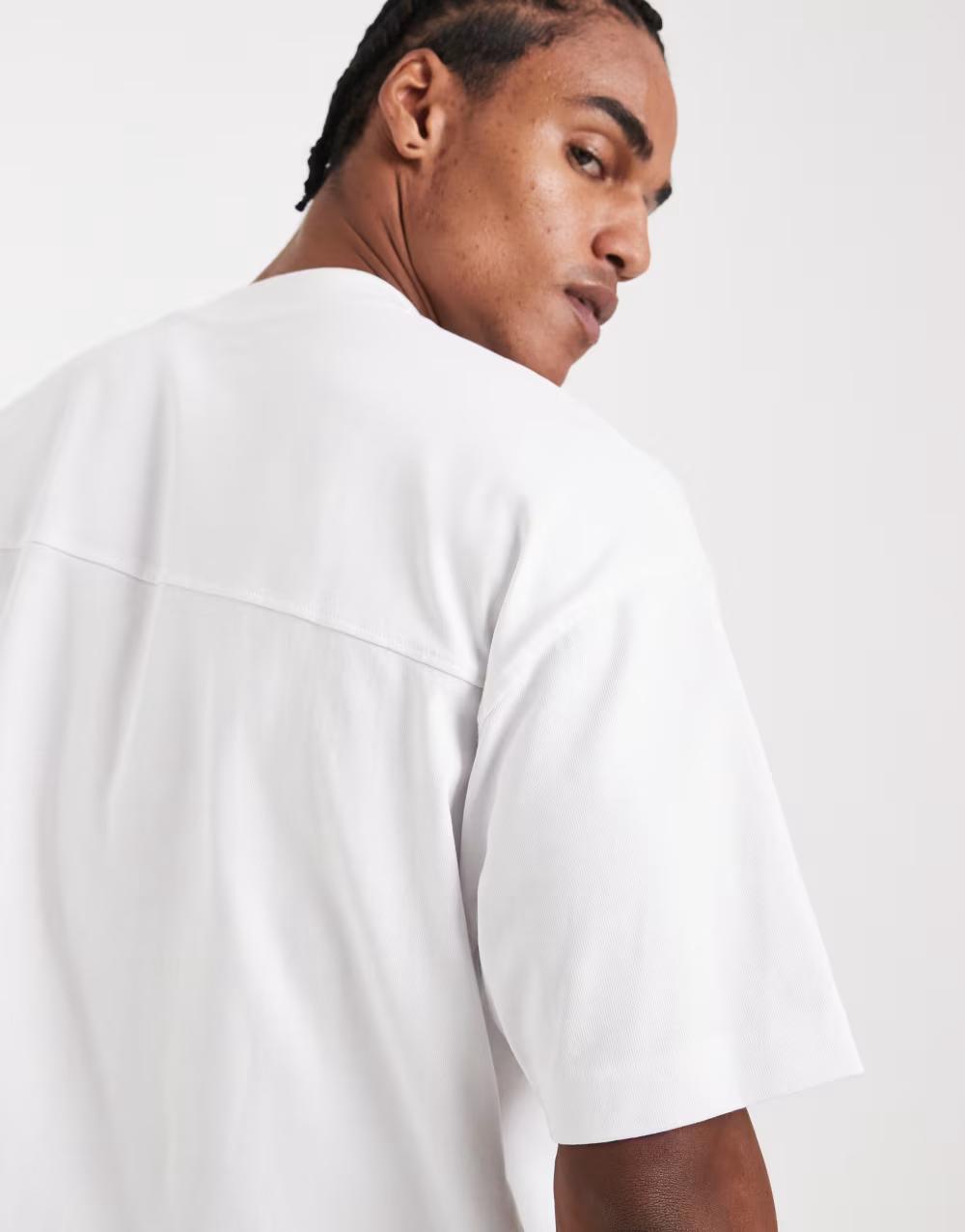 BIAŁY T-SHIRT OVERSIZE