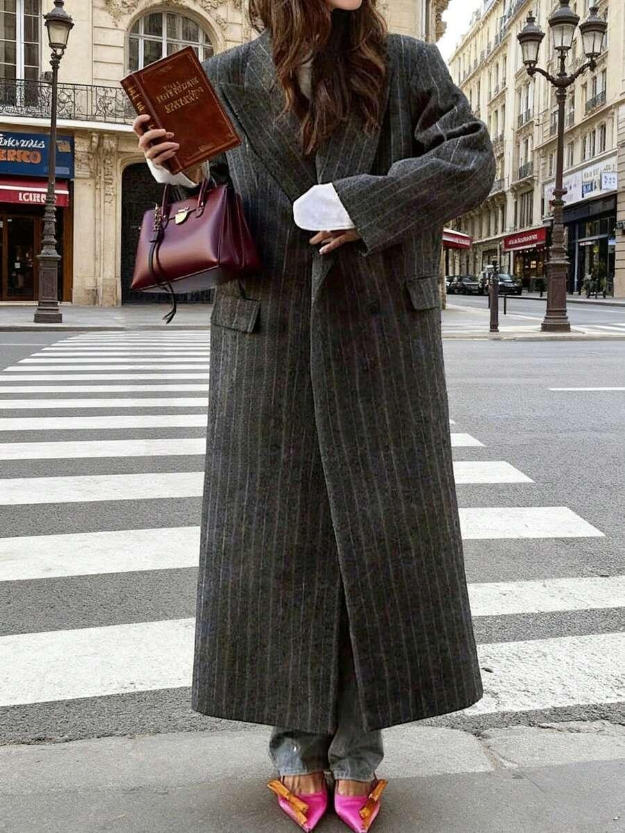 szara płaszcz w paski