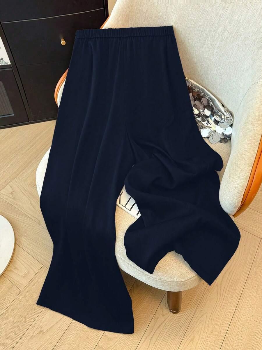 granatowe spodnie casual