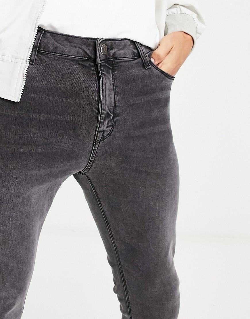 szare spodnie jeans rurki