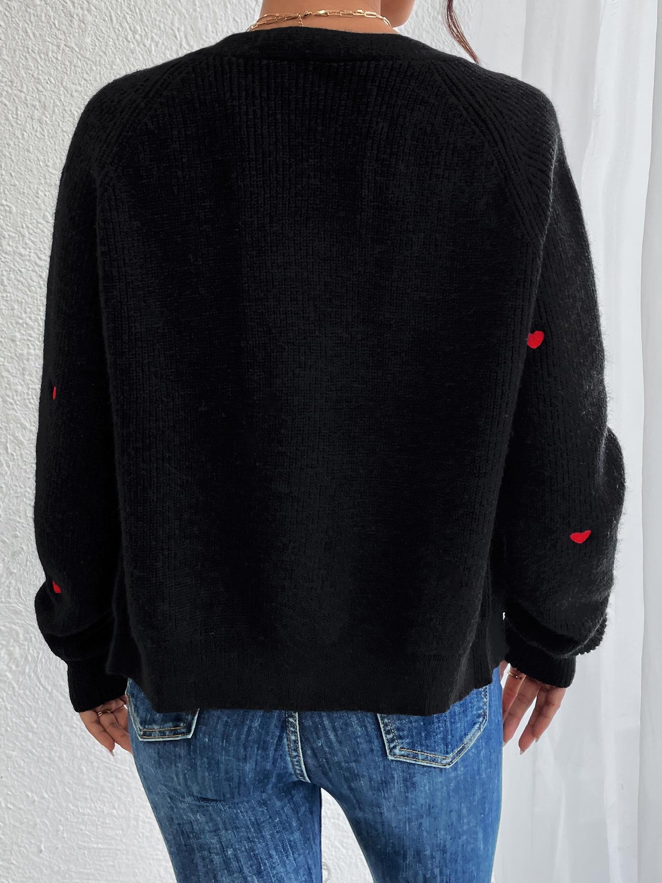 czarny sweter guziki