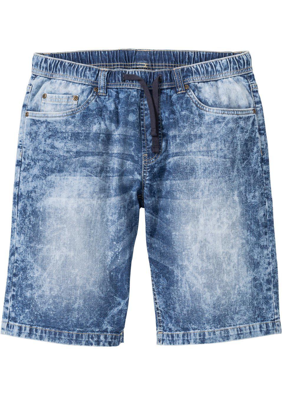 niebieskie spodenki jeans
