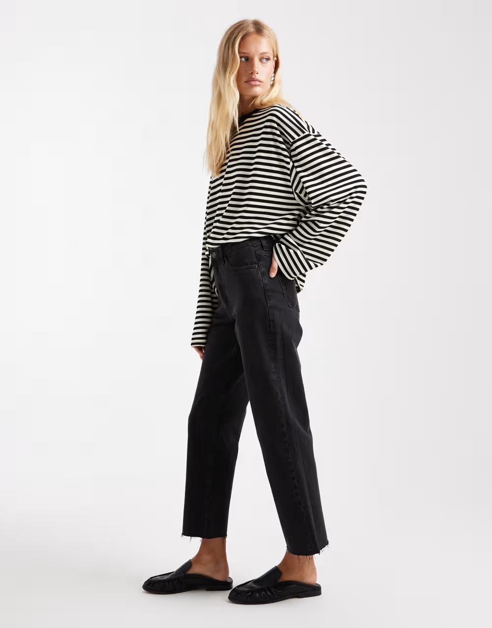 czarne spodnie jeans kieszenie