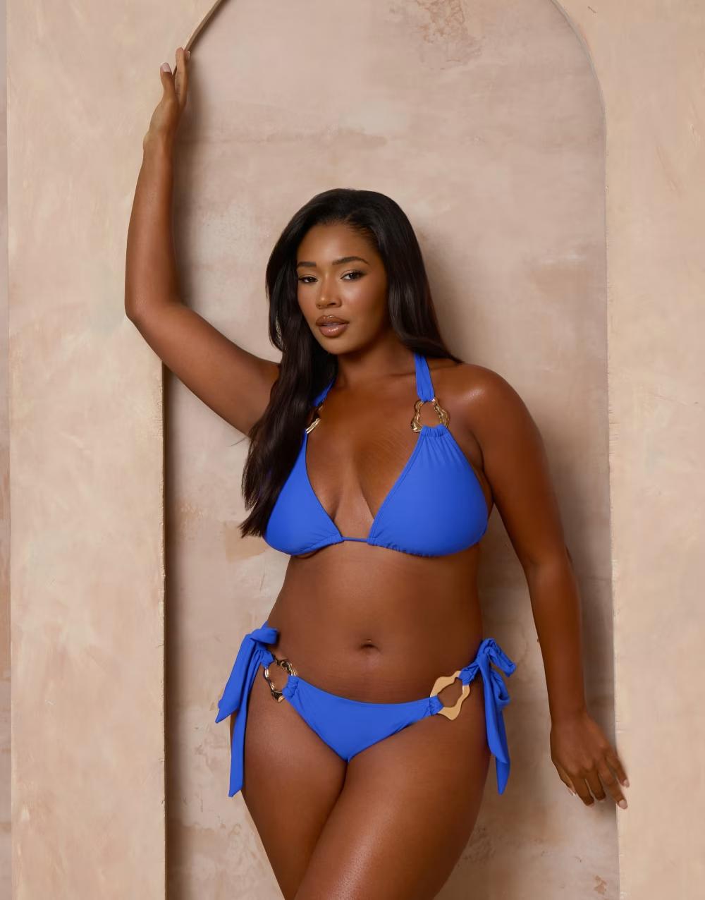 niebieska góra od bikini