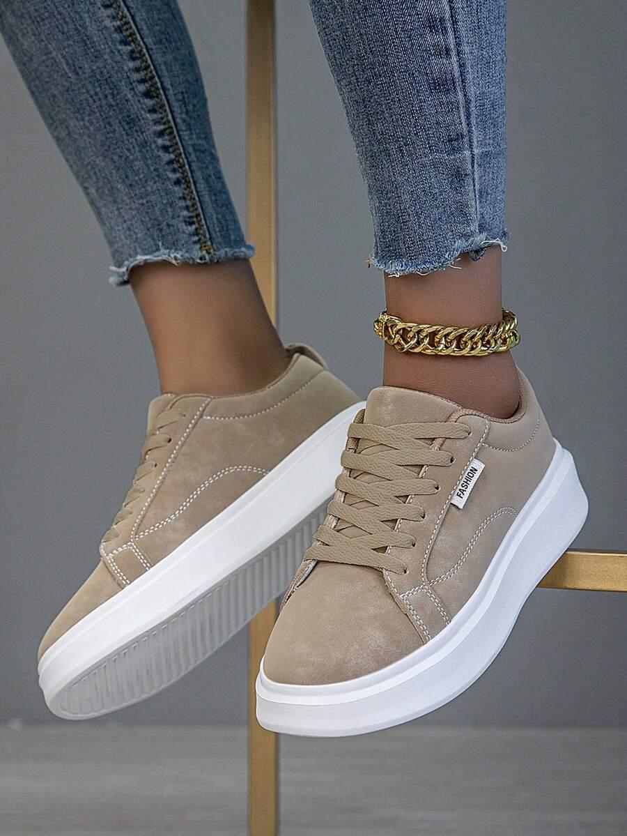 beżowe buty sportowe