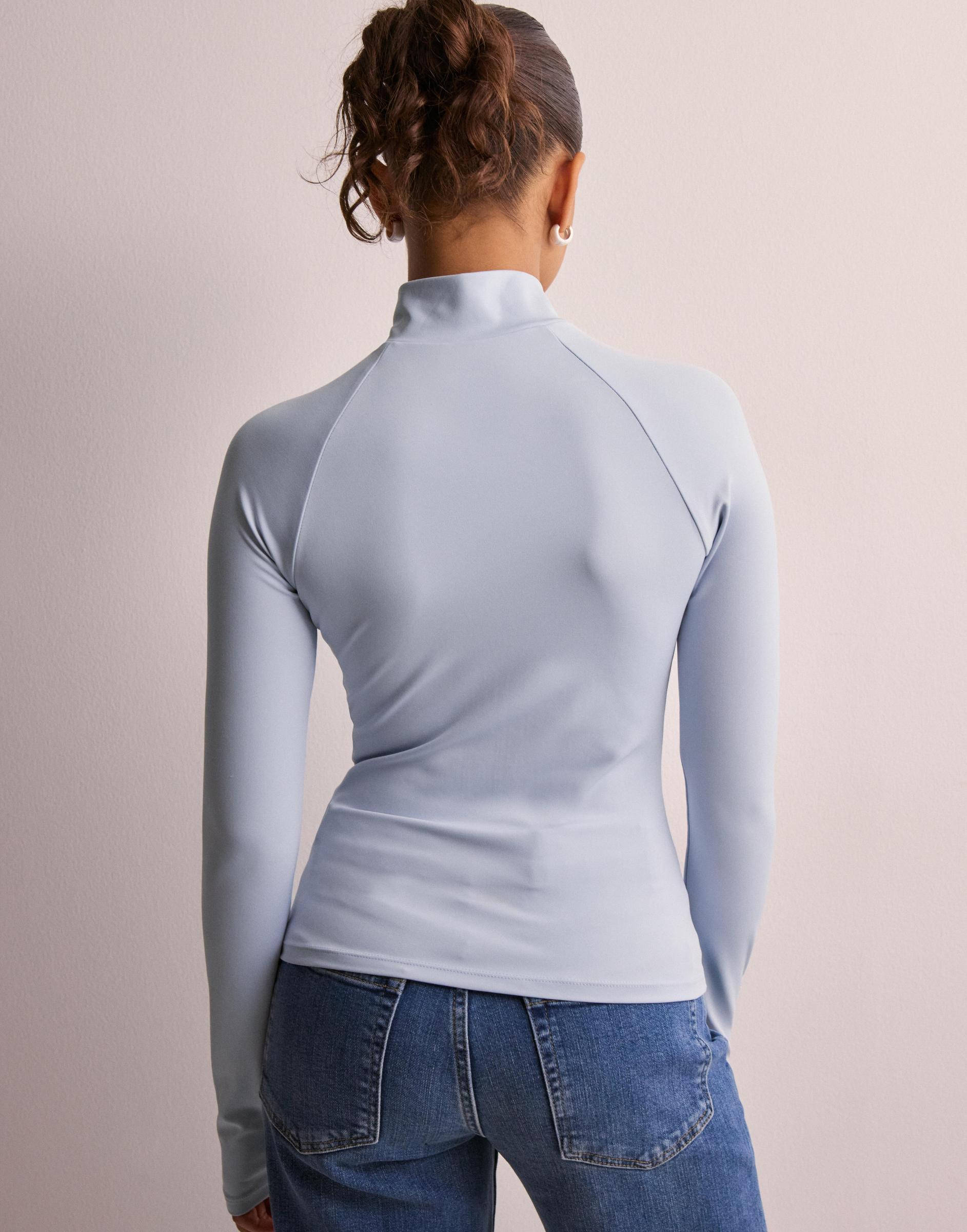 niebieska bluza zamek