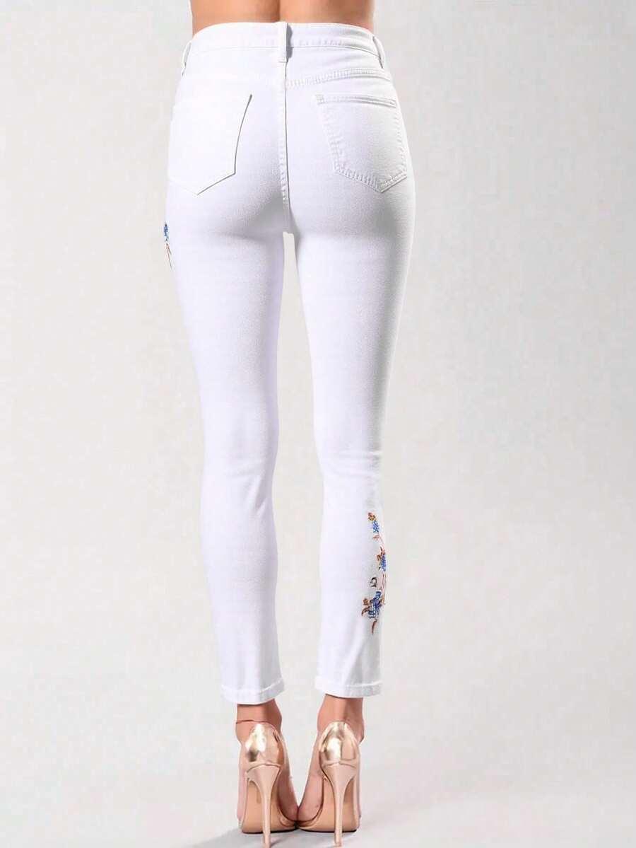 białe spodnie jeans haft